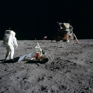 800px-Aldrin_Looks_Back_at_Tranquility_Base_-_GPN-2000-001102